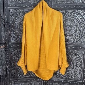VUTTI Cardigan in yellow. OS. like new. no damage or stains